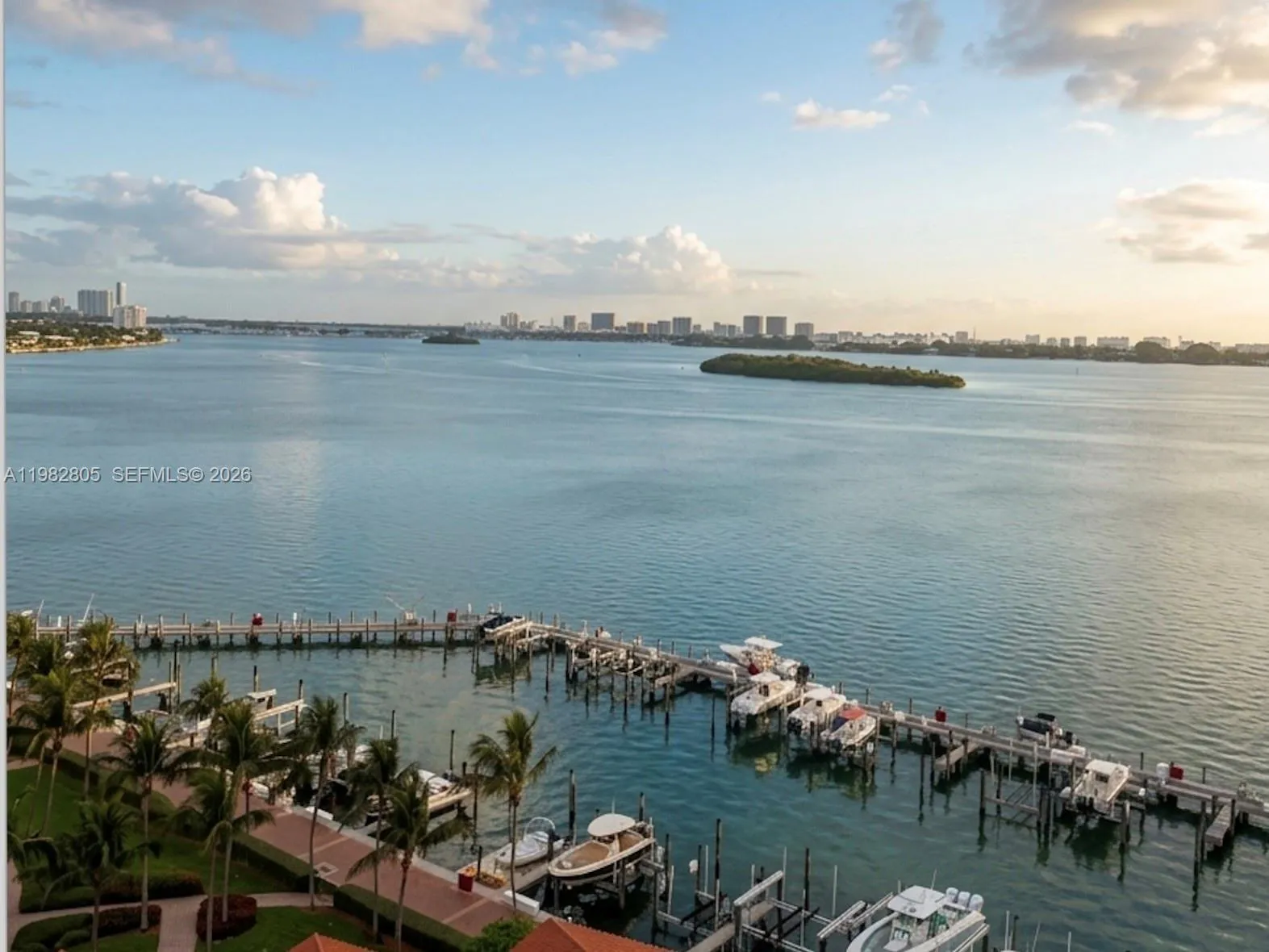 Foto de propiedad en 4000 Towerside Terrace 1401, Miami, FL 33138 Miami con MLS# 