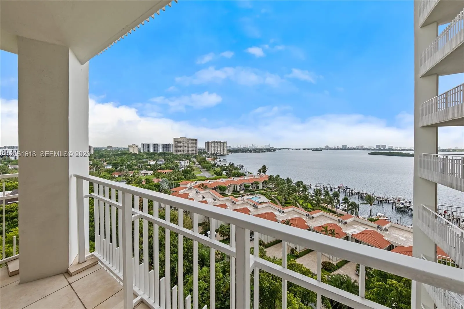 Foto de propiedad en 4000 Towerside Terrace 1405, Miami, FL 33138 Miami con MLS#
