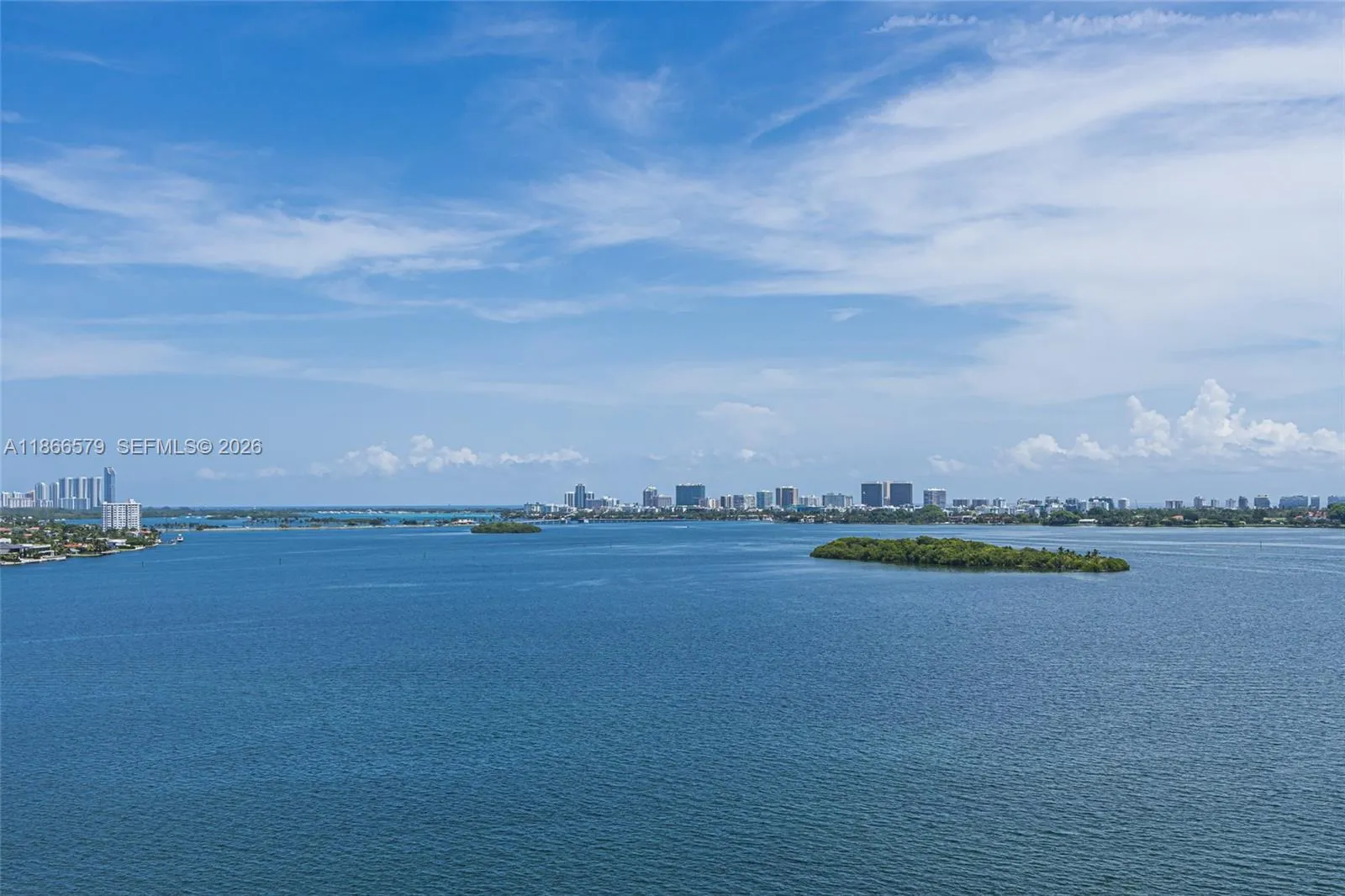 Foto de propiedad en 4000 Towerside Terrace 1701, Miami, FL 33138 Miami con MLS# 