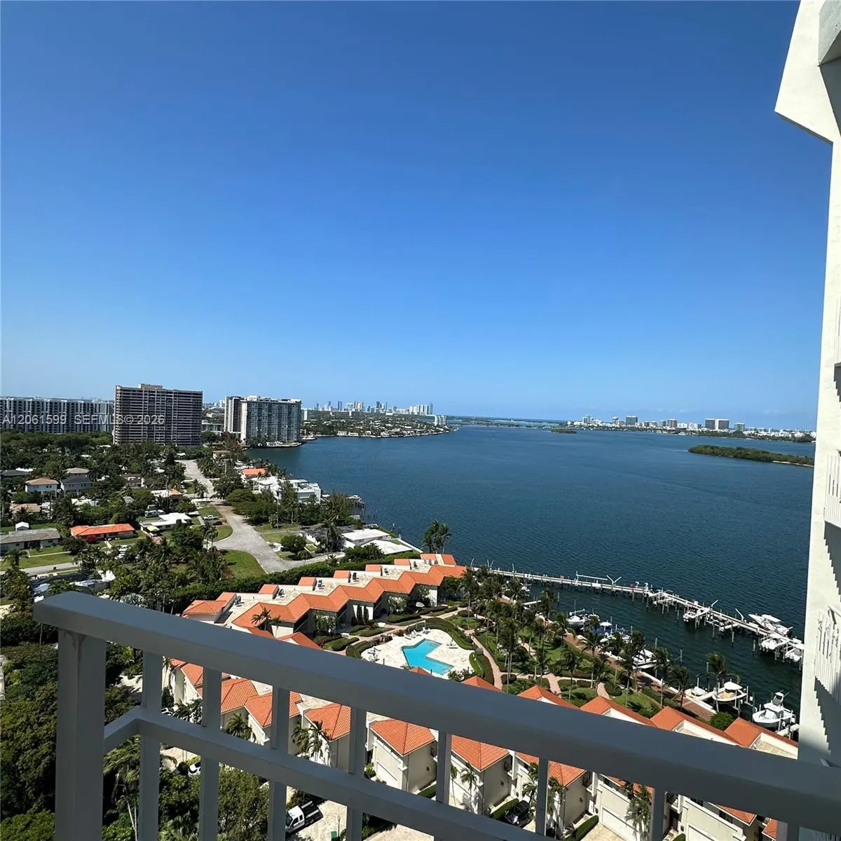 Foto de propiedad en 4000 Towerside Terrace 2107, Miami, FL 33138 Miami con MLS#