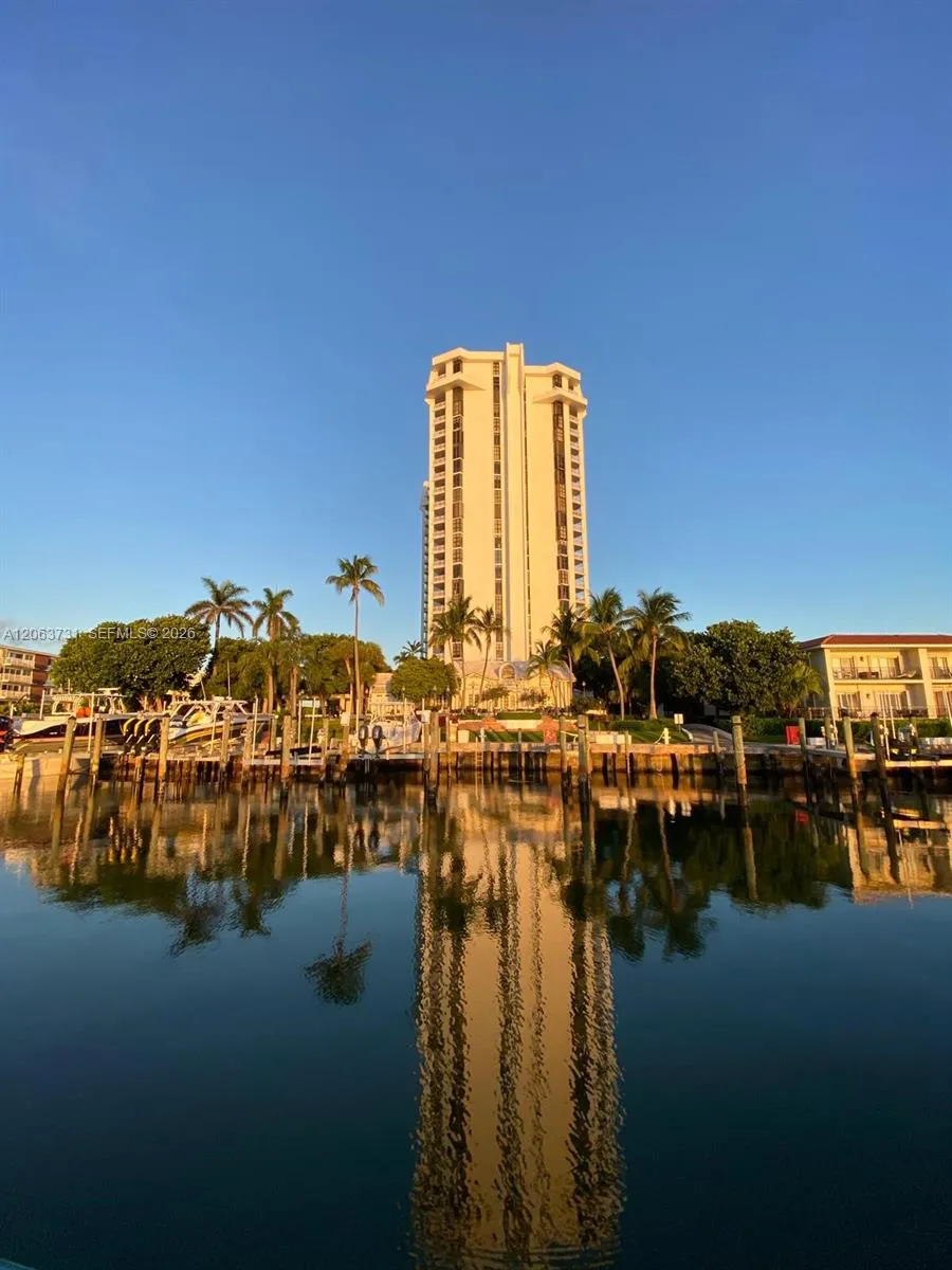 En Venta 4000 Towerside Terrace 301, Miami, FL 33138, Miami, FL 33138