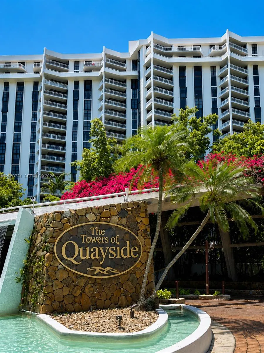 Foto de propiedad en 4000 Towerside Terrace 301, Miami, FL 33138 Miami con MLS#