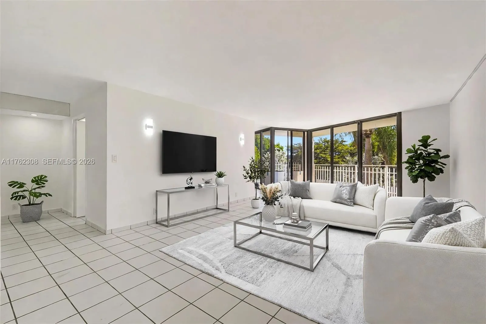 Foto de propiedad en 4000 Towerside Terrace 302, Miami, FL 33138 Miami con MLS# 