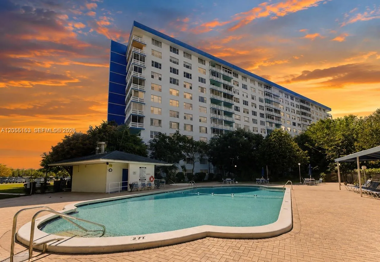 Vendido 4001 Hillcrest Drive 614, Hollywood, FL 33021, Hollywood, FL 33021