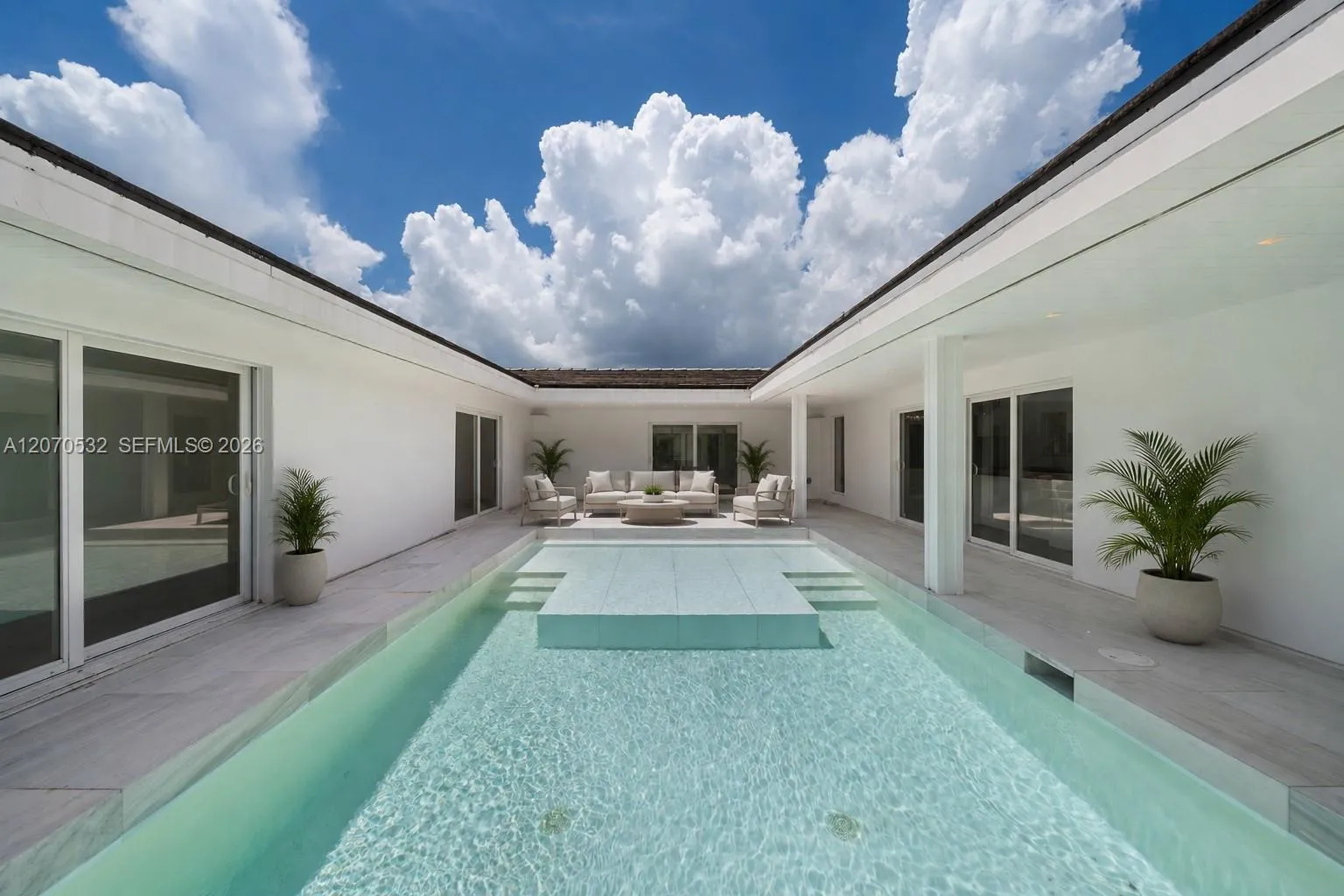 Foto de propiedad en 4001 Monserrate Street, Coral Gables, FL 33146 Coral Gables con MLS# 