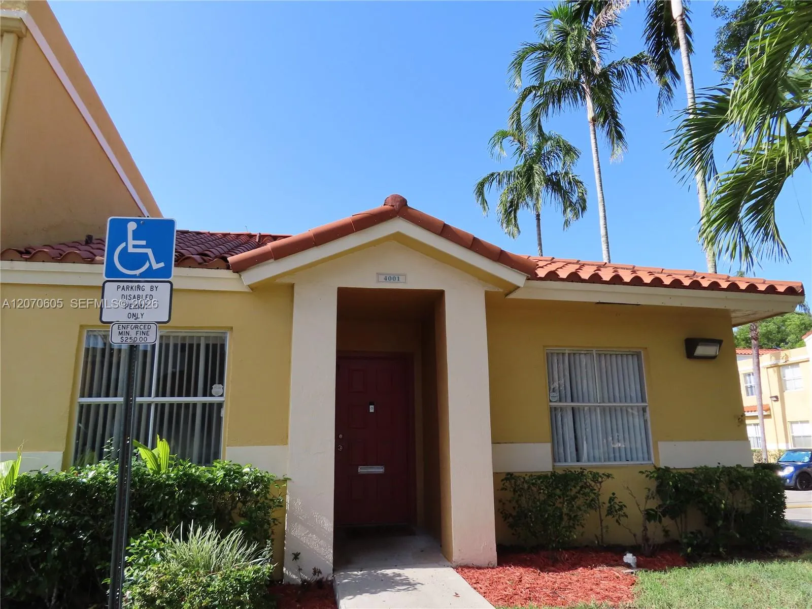 Foto de propiedad en 4001 NW 90th Avenue 4001, Sunrise, FL 33351 Sunrise con MLS# 