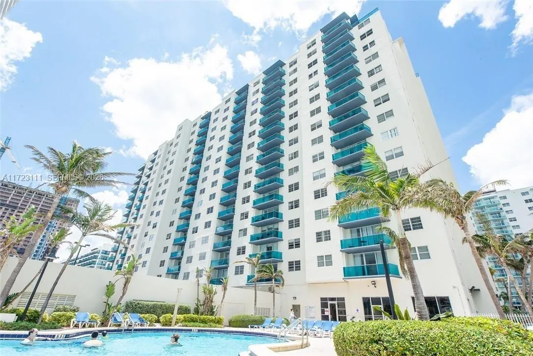 Foto de propiedad en 4001 S Ocean Drive 10D, Hollywood, FL 33019 Hollywood con MLS# 