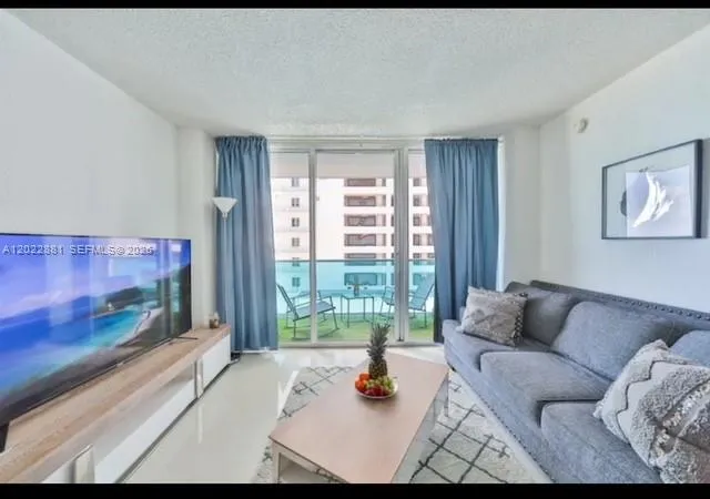 Foto de propiedad en 4001 S Ocean Drive 7L, Hollywood, FL 33019 Hollywood con MLS# 