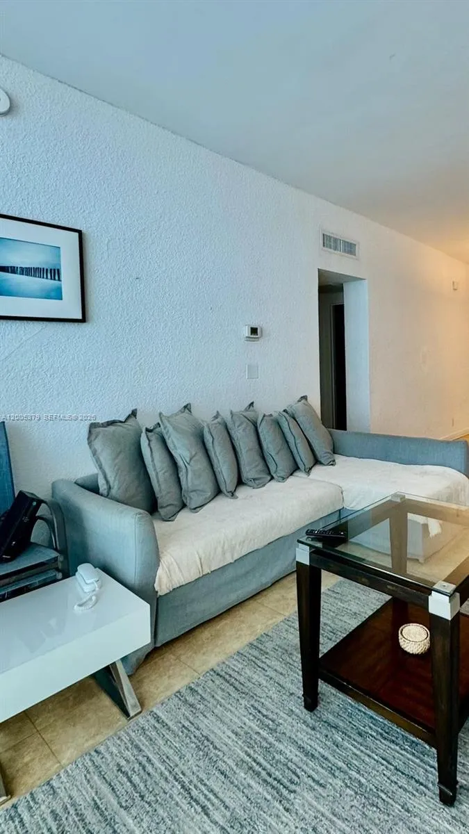 Foto de propiedad en 4001 S Ocean Drive PH3, Hollywood, FL 33019 Hollywood con MLS# 