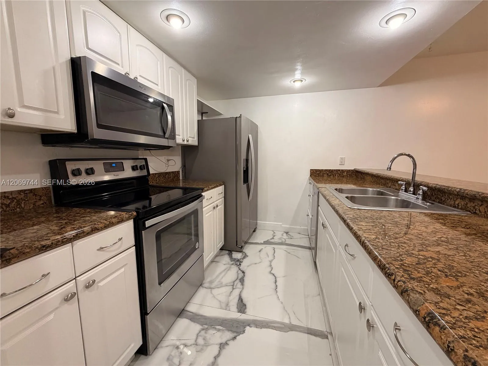 Foto de propiedad en 4004 SW 68th Lane 17-J, Miramar, FL 33023 Miramar con MLS# 