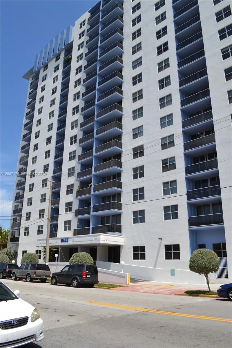 Alquilada 401 69th Street 1013, Miami Beach, FL 33141, Miami Beach, FL 33141