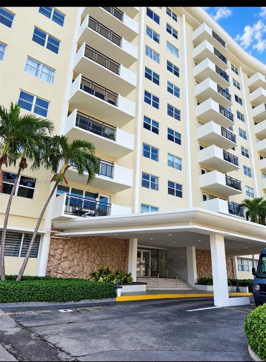 En Renta 401 Golden Isles Drive 1015, Hallandale Beach, FL 33009, Hallandale Beach, FL 33009