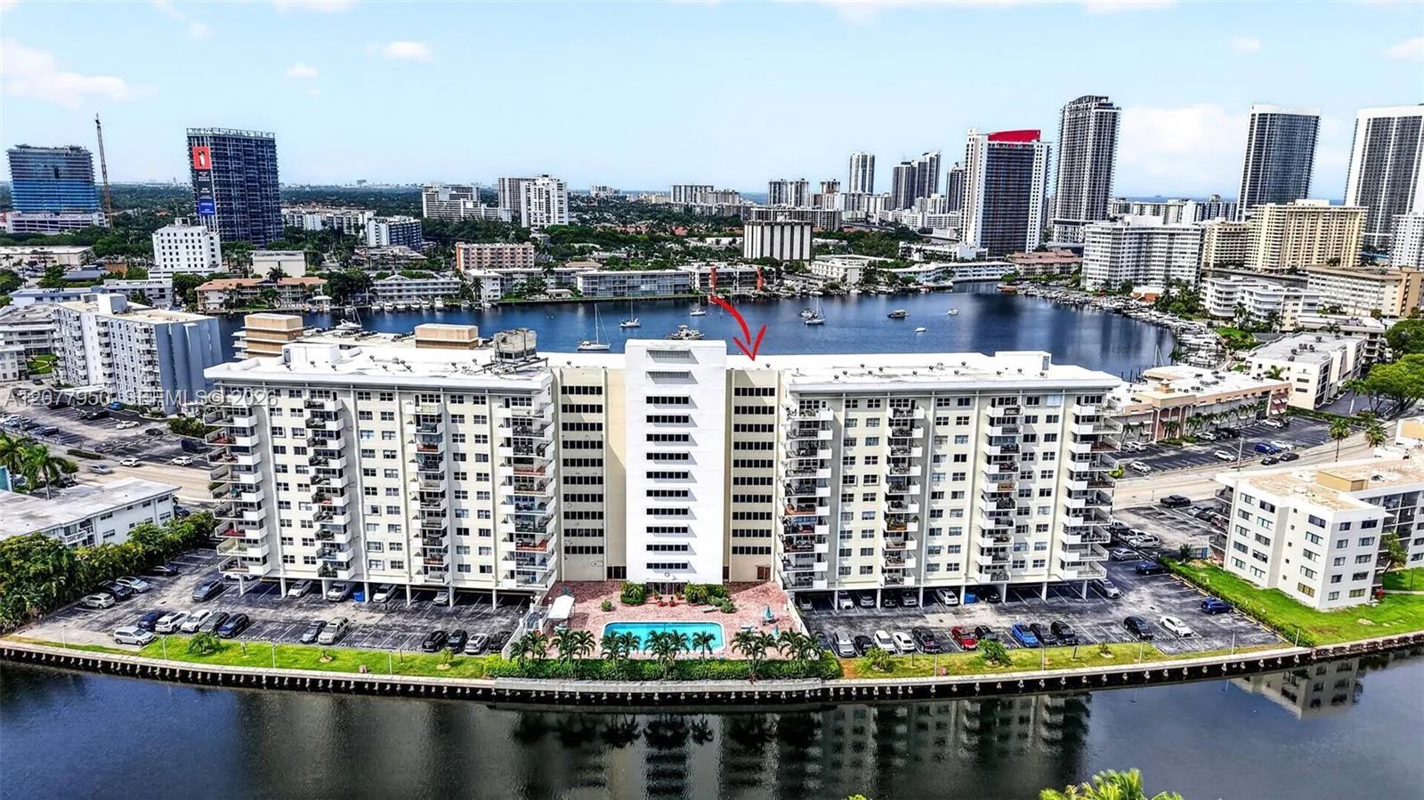 Foto de propiedad en 401 Golden Isles Drive 708, Hallandale Beach, FL 33009 Hallandale Beach con MLS# 