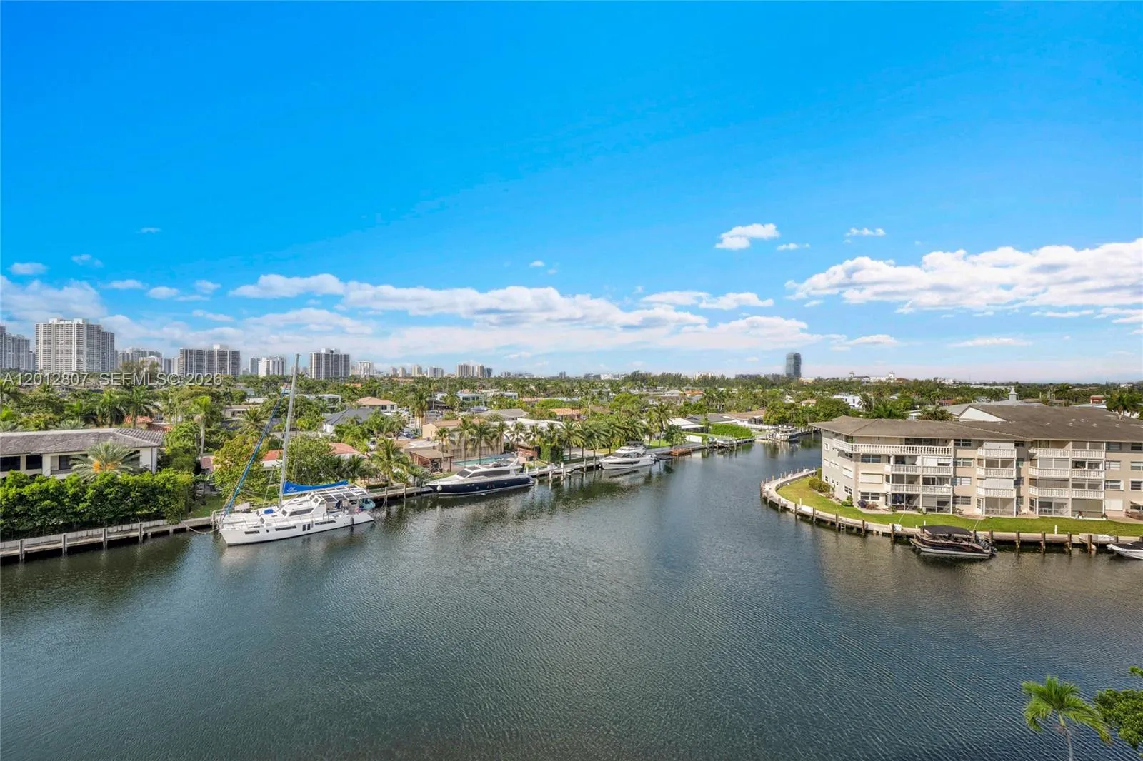 Foto de propiedad en 401 Golden Isles Drive 712, Hallandale Beach, FL 33009 Hallandale Beach con MLS# 