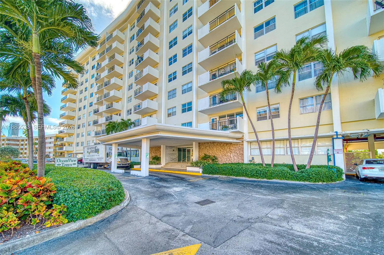 Foto de propiedad en 401 Golden Isles Drive 908, Hallandale Beach, FL 33009 Hallandale Beach con MLS# 