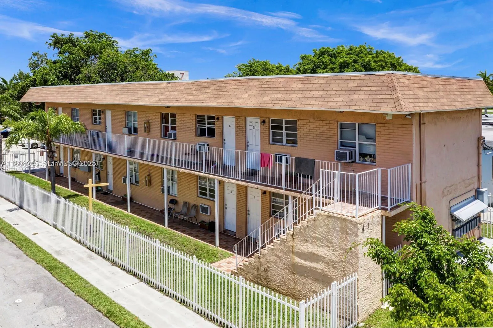 Foto de propiedad en 401 N Dixie Highway 6, Hallandale Beach, FL 33009 Hallandale Beach con MLS# 