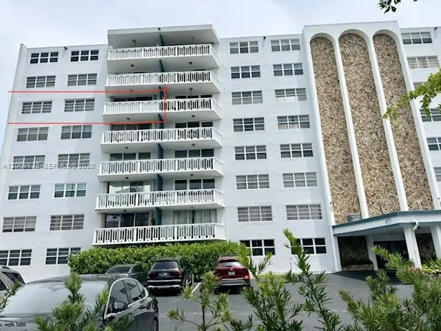 Foto de propiedad en 401 NE 14th Avenue 602, Hallandale Beach, FL 33009 Hallandale Beach con MLS# 