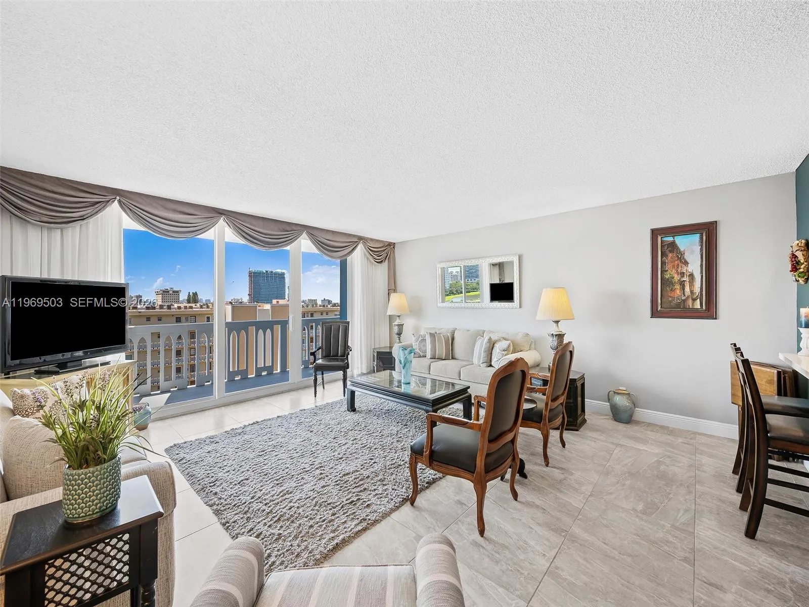 Foto de propiedad en 401 NE 14th Avenue 808, Hallandale Beach, FL 33009 Hallandale Beach con MLS# 