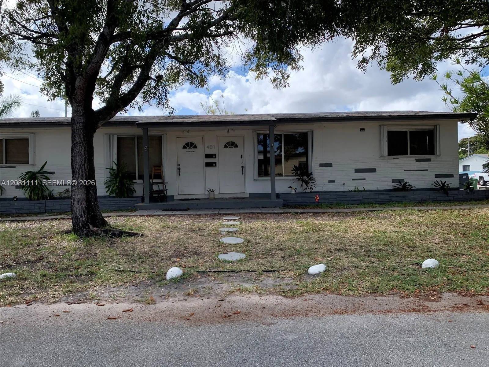 Foto de propiedad en 401 SW 8th Street A, Hallandale Beach, FL 33009 Hallandale Beach con MLS# 