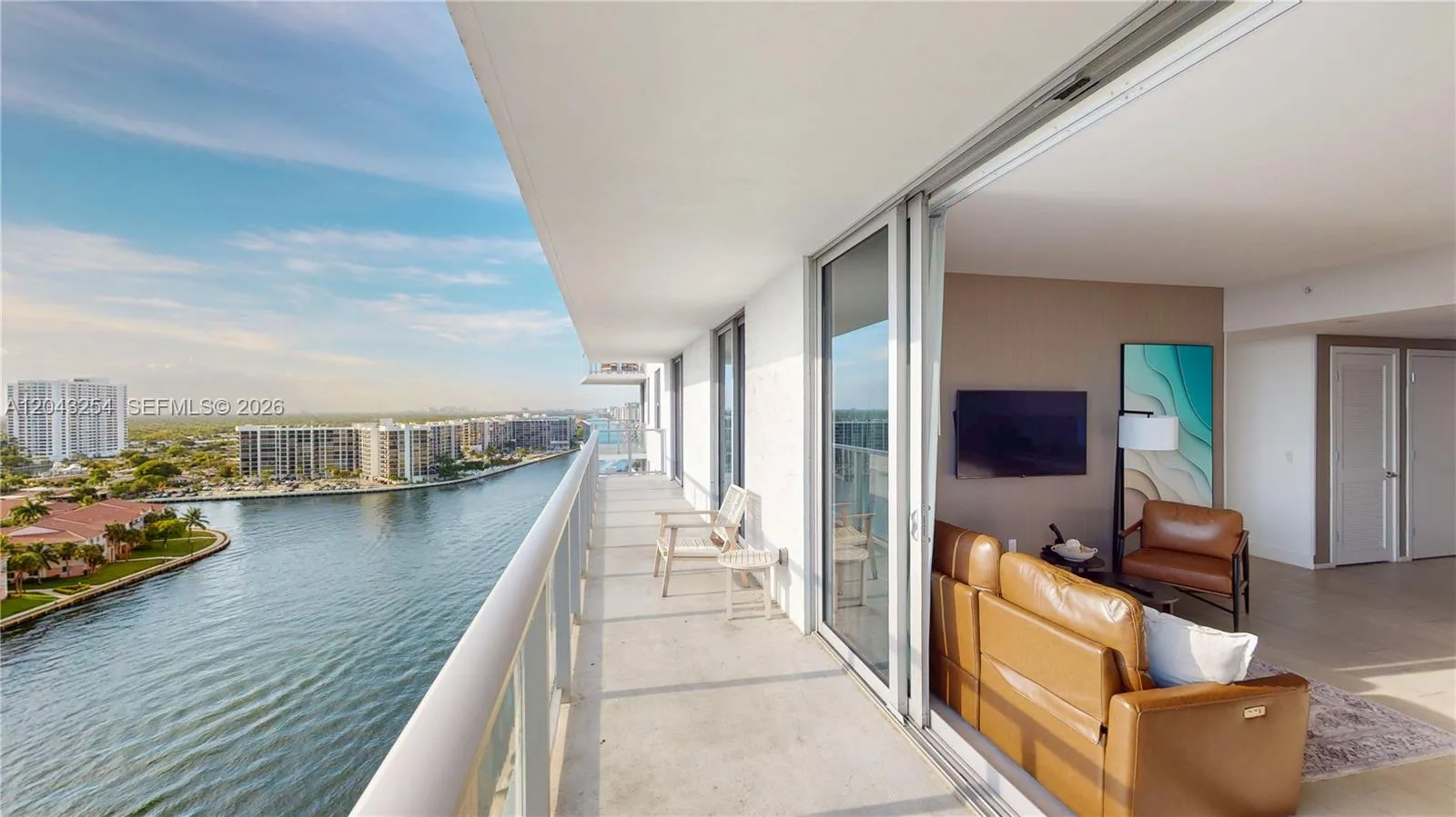 Foto de propiedad en 4010 S Ocean Drive R1004, Hollywood, FL 33019 Hollywood con MLS#
