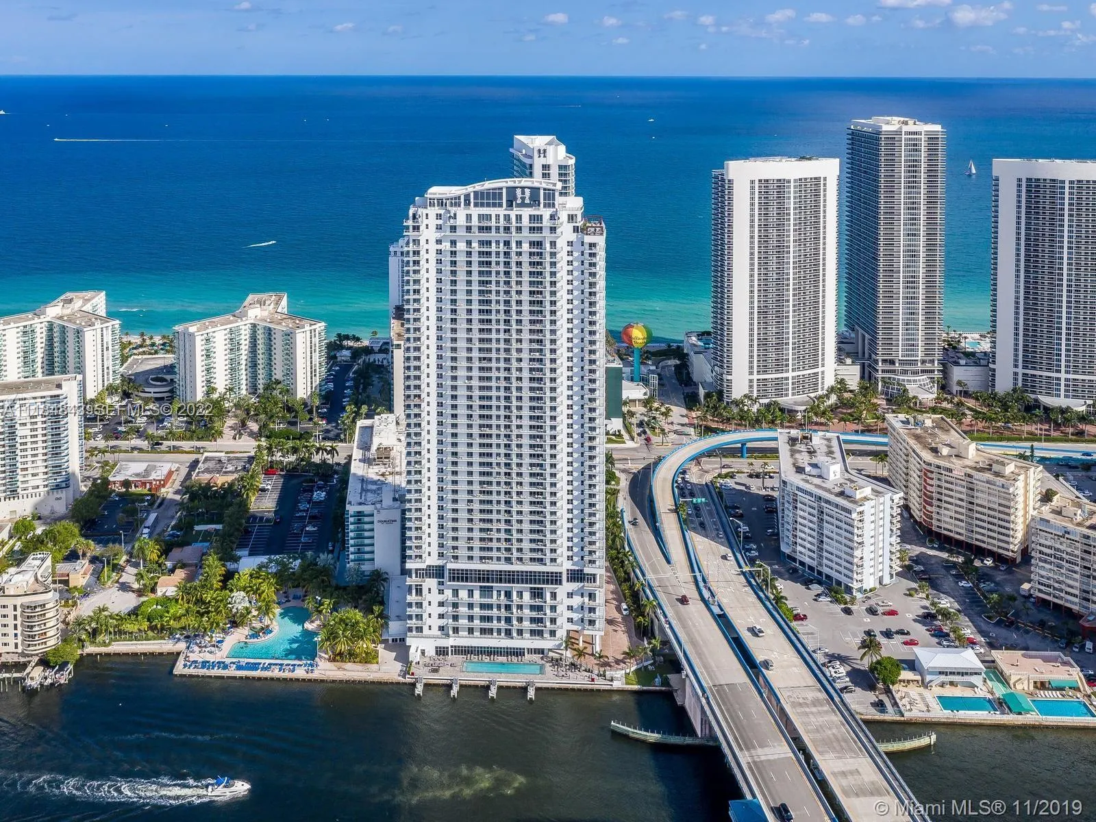 Foto de propiedad en 4010 S Ocean Drive R1405, Hollywood, FL 33019 Hollywood con MLS# 