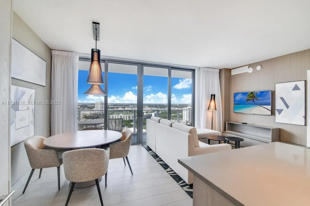 Foto de propiedad en 4010 S Ocean Drive R1406, Hollywood, FL 33019 Hollywood con MLS# 