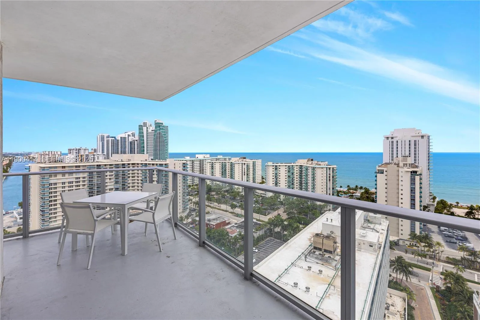 Foto de propiedad en 4010 S Ocean Drive R1701, Hollywood, FL 33019 Hollywood con MLS# 