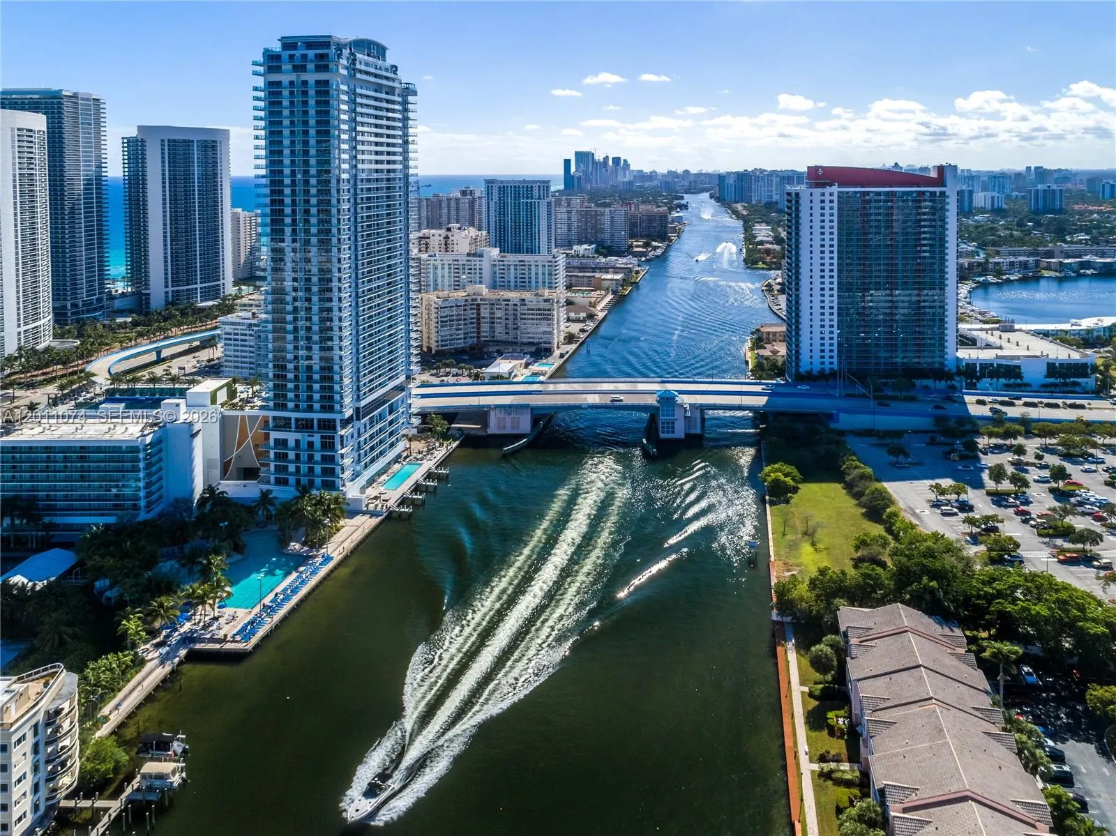 Foto de propiedad en 4010 S Ocean Drive R1808, Hollywood, FL 33019 Hollywood con MLS# 