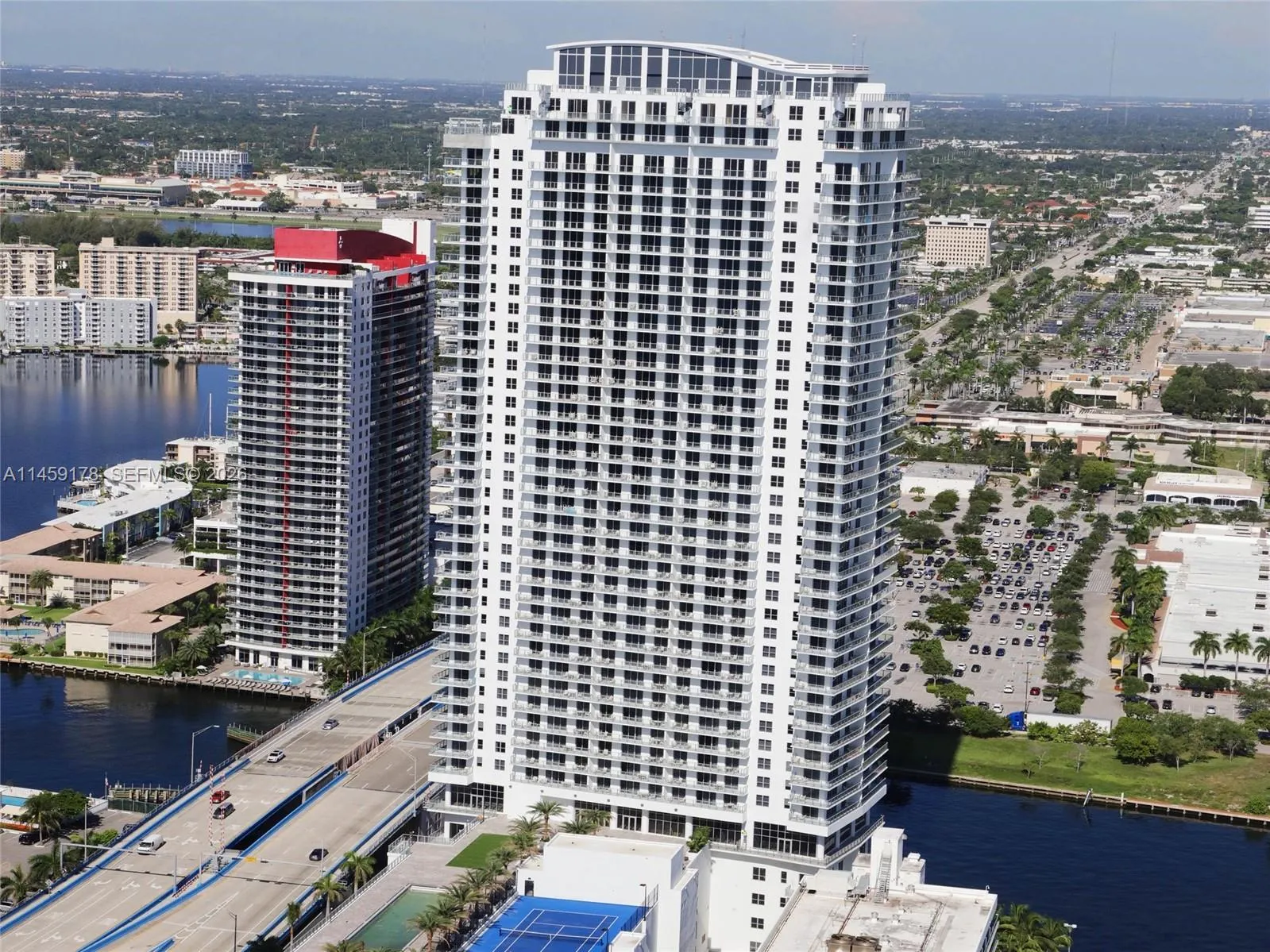 Foto de propiedad en 4010 S Ocean Drive R2206, Hollywood, FL 33019 Hollywood con MLS# 