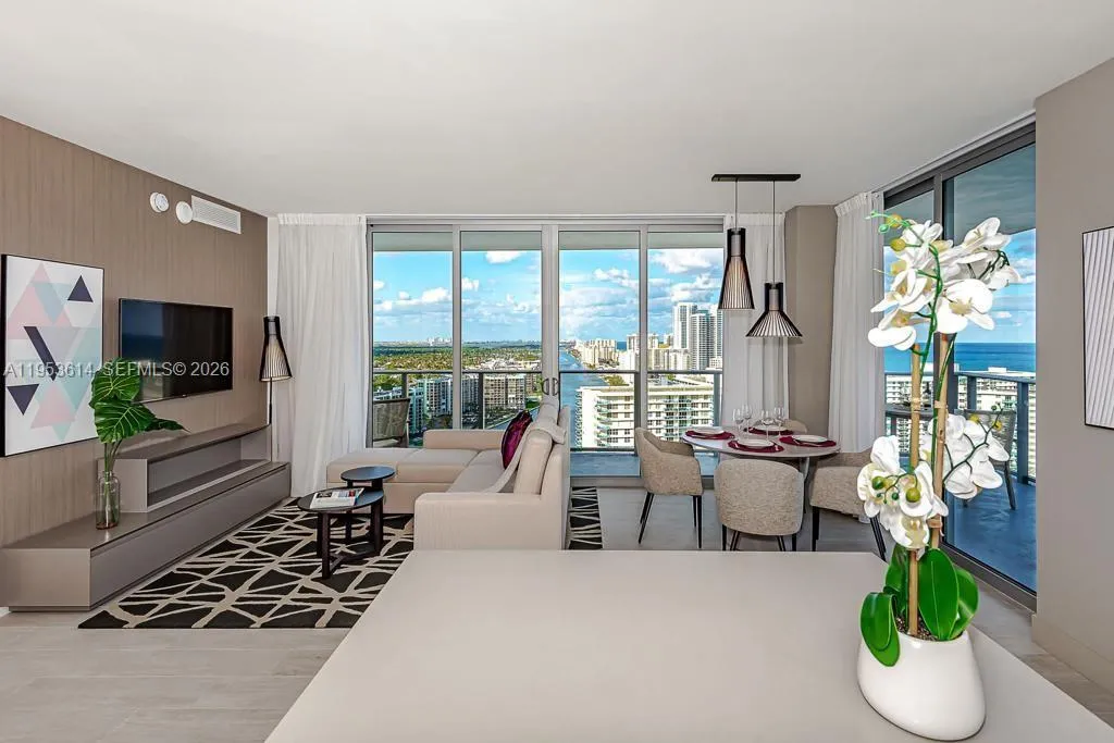 Foto de propiedad en 4010 S Ocean Drive R2701, Hollywood, FL 33019 Hollywood con MLS#
