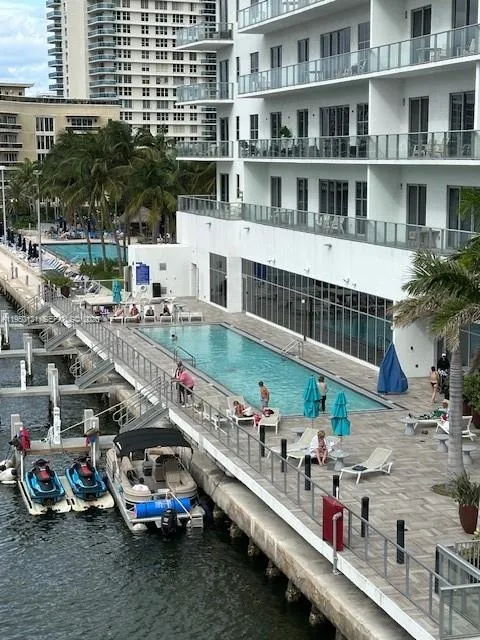 Foto de propiedad en 4010 S Ocean Drive R2702, Hollywood, FL 33019 Hollywood con MLS#