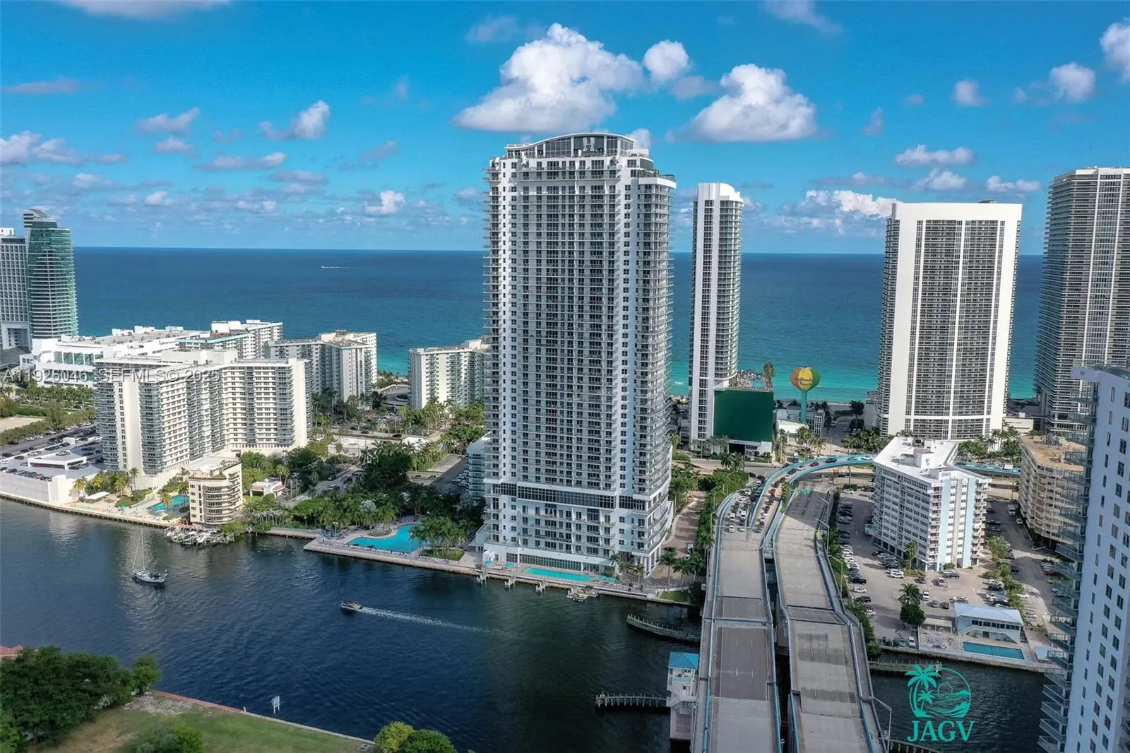 Foto de propiedad en 4010 S Ocean Drive R3005, Hollywood, FL 33019 Hollywood con MLS#