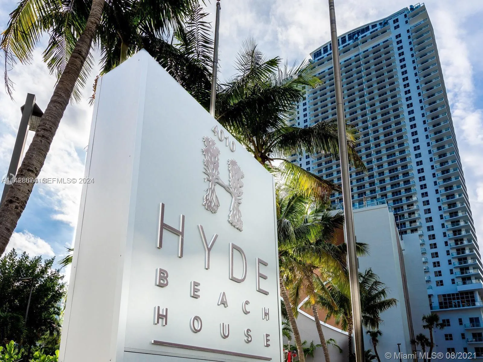 Foto de propiedad en 4010 S Ocean Drive R301, Hollywood, FL 33019 Hollywood con MLS# 