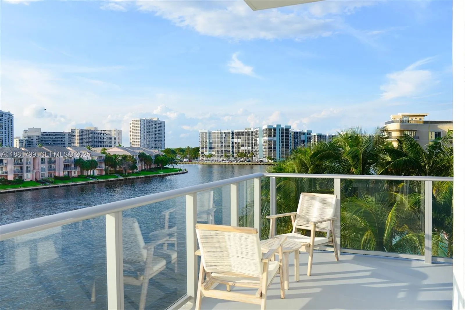 Foto de propiedad en 4010 S Ocean Drive R302, Hollywood, FL 33019 Hollywood con MLS# 