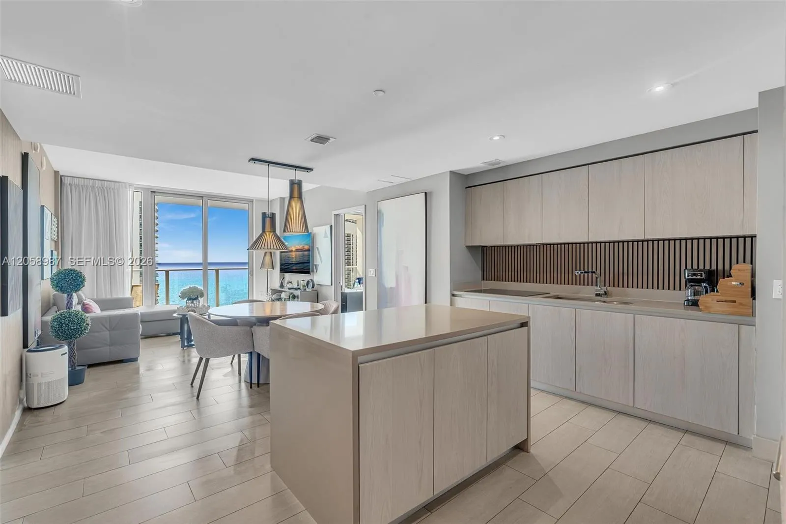 Foto de propiedad en 4010 S Ocean Drive R3305, Hollywood, FL 33019 Hollywood con MLS#