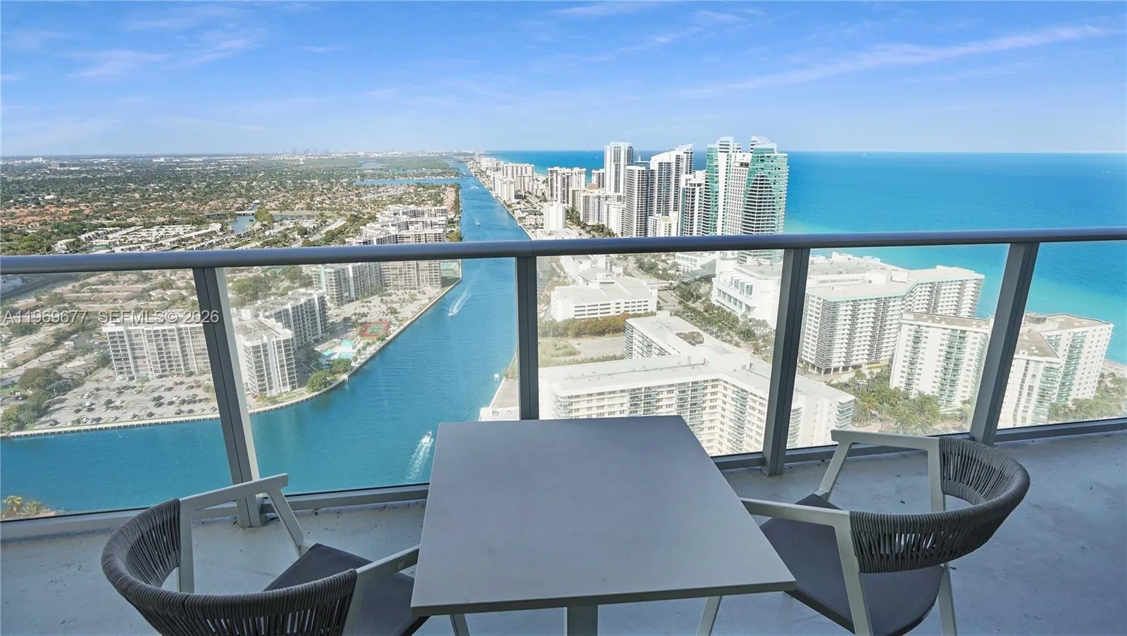 Foto de propiedad en 4010 S Ocean Drive T4002, Hollywood, FL 33019 Hollywood con MLS# 