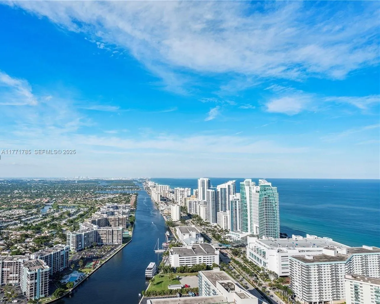 Foto de propiedad en 4010 S Ocean Drive T4301, Hollywood, FL 33019 Hollywood con MLS# 