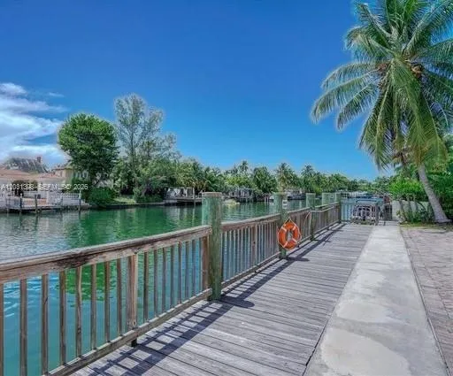 Foto de propiedad en 4011 N Meridian Avenue 35, Miami Beach, FL 33140 Miami Beach con MLS# 