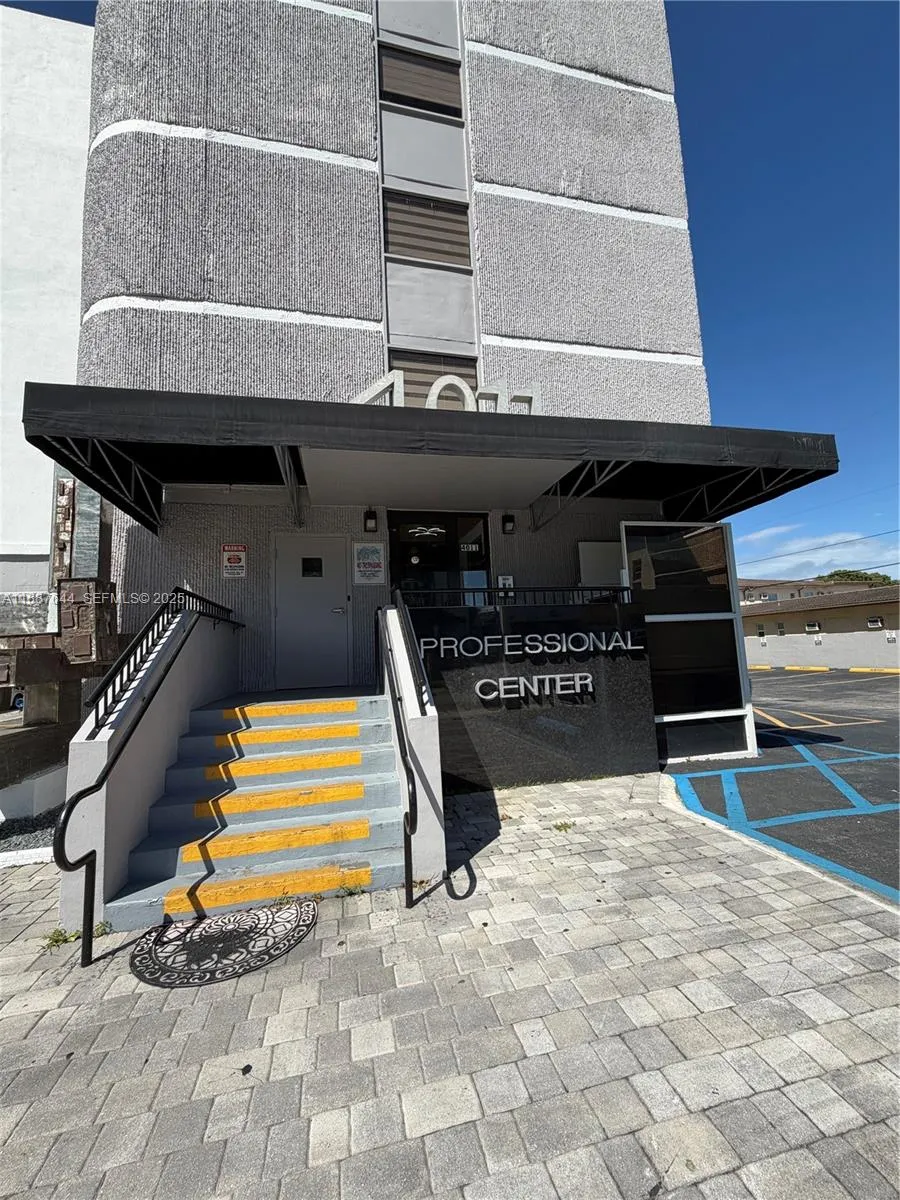 En Renta 4011 W Flagler Street 404, Miami, FL 33134, Miami, FL 33134