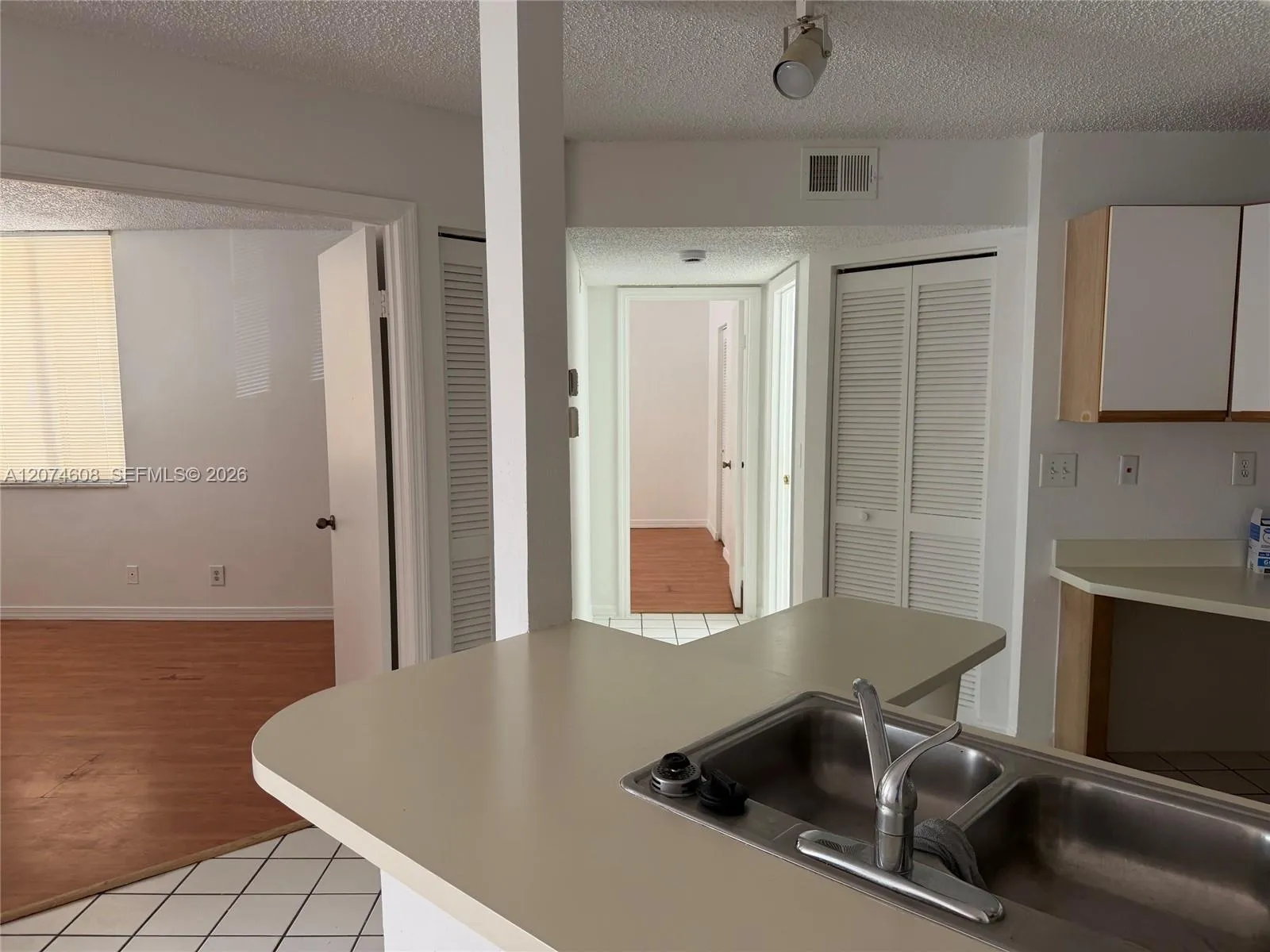 Foto de propiedad en 4015 W Mcnab Road D209, Pompano Beach, FL 33069 Pompano Beach con MLS# 