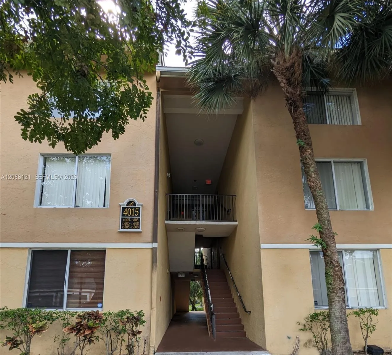 Foto de propiedad en 4015 W Mcnab Road D308, Pompano Beach, FL 33069 Pompano Beach con MLS# 