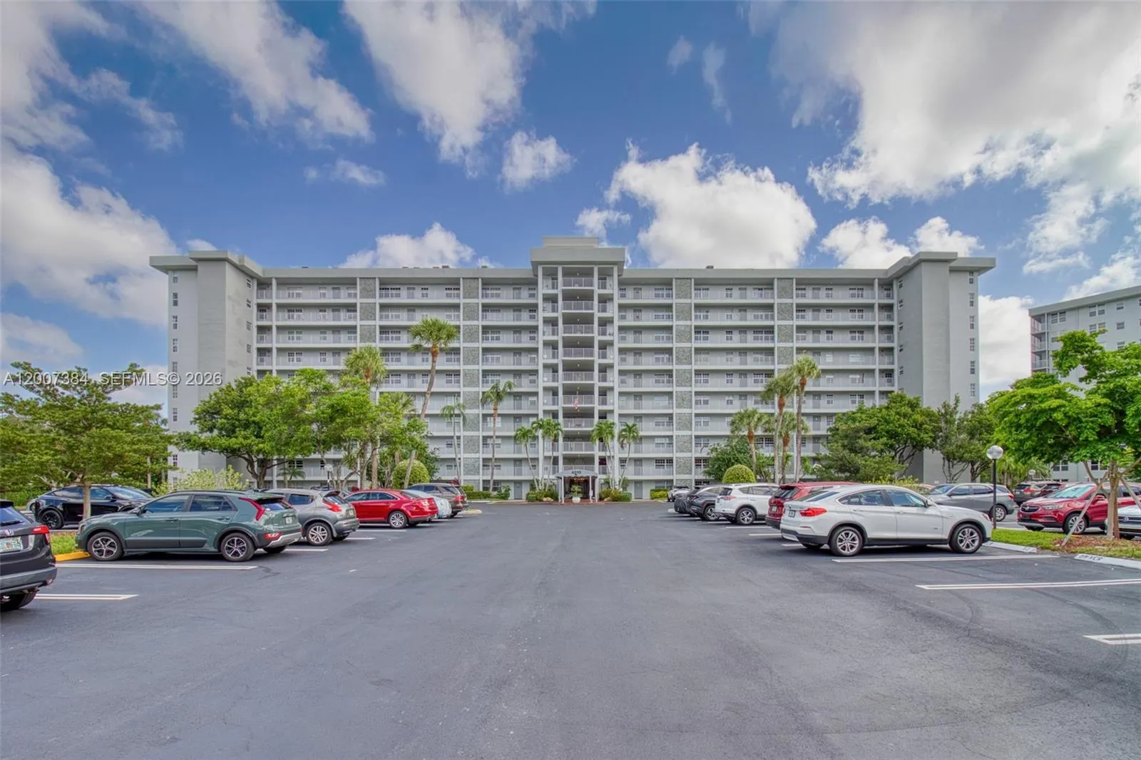 Foto de propiedad en 4015 W Palm Aire Drive 506, Pompano Beach, FL 33069 Pompano Beach con MLS# 