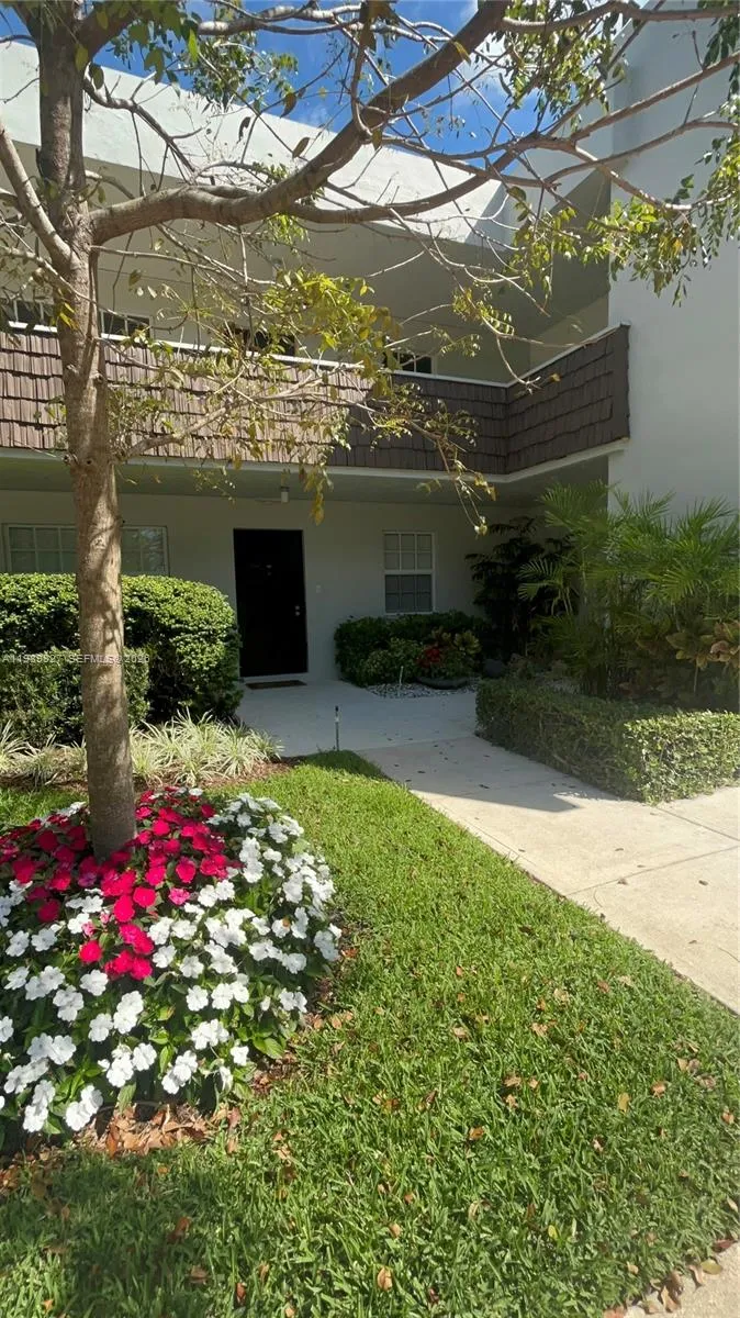 Foto de propiedad en 4017 N Cypress Drive 102, Pompano Beach, FL 33069 Pompano Beach con MLS# 