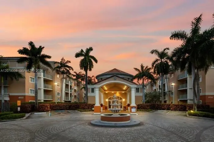 Foto de propiedad en 4021 N Pine Island Road 103, Sunrise, FL 33351 Sunrise con MLS# 
