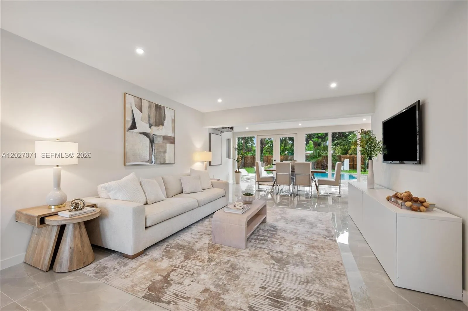 Foto de propiedad en 4024 Monroe Street, Hollywood, FL 33021 Hollywood con MLS# 