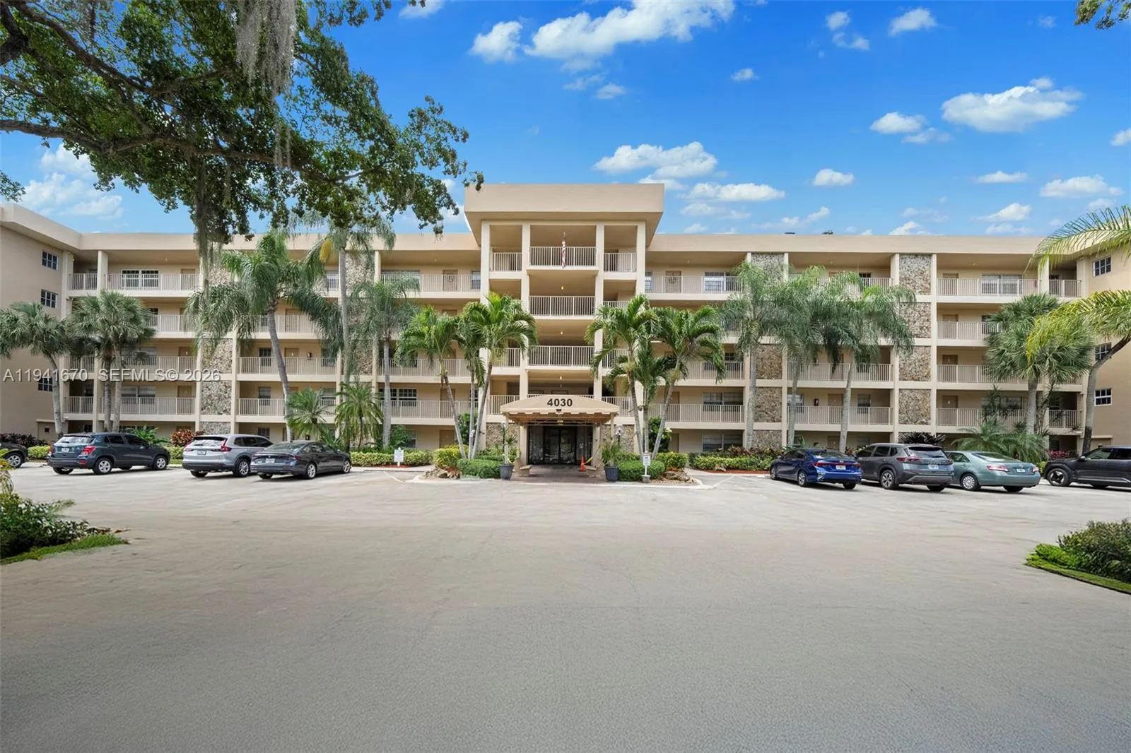Foto de propiedad en 4030 W Palm Aire Drive 408, Pompano Beach, FL 33069 Pompano Beach con MLS#