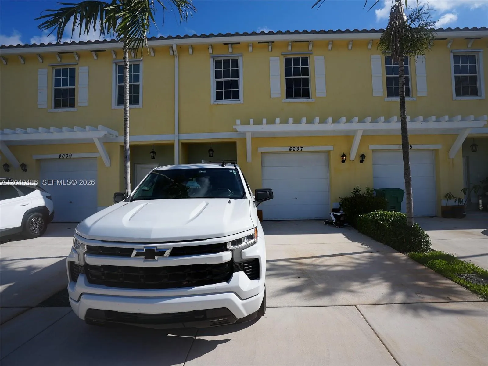 Foto de propiedad en 4037 NW 10th Place, Lauderhill, FL 33313 Lauderhill con MLS# 