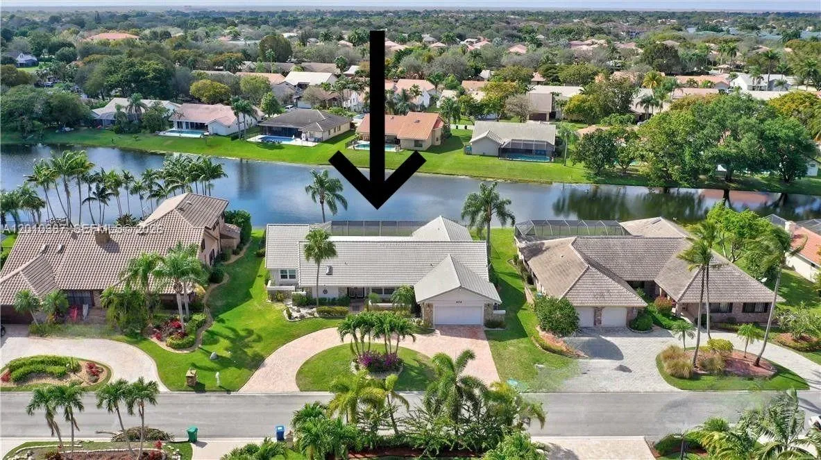 Foto de propiedad en 404 NW 112th Avenue, Coral Springs, FL 33071 Coral Springs con MLS# 
