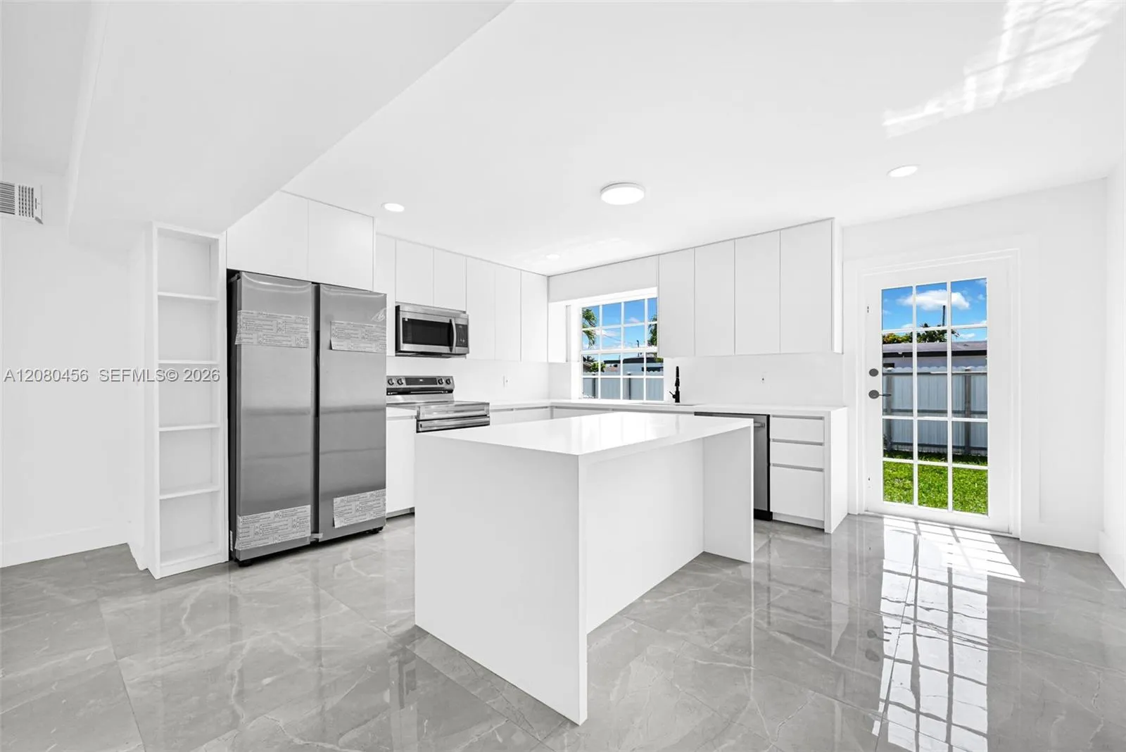 Foto de propiedad en 4040 SW 108th Avenue, Miami, FL 33165 Miami con MLS# 