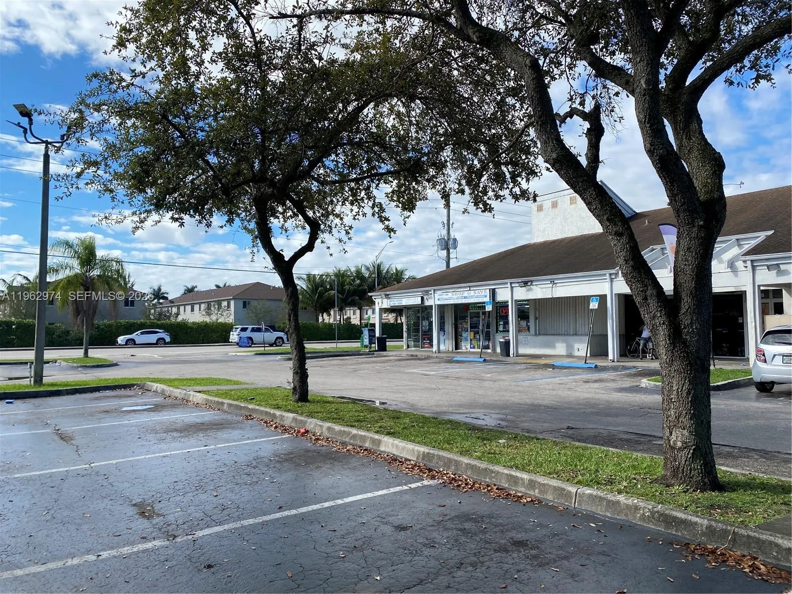 Foto de propiedad en 4040 SW 69th Avenue, Miramar, FL 33023 Miramar con MLS# 